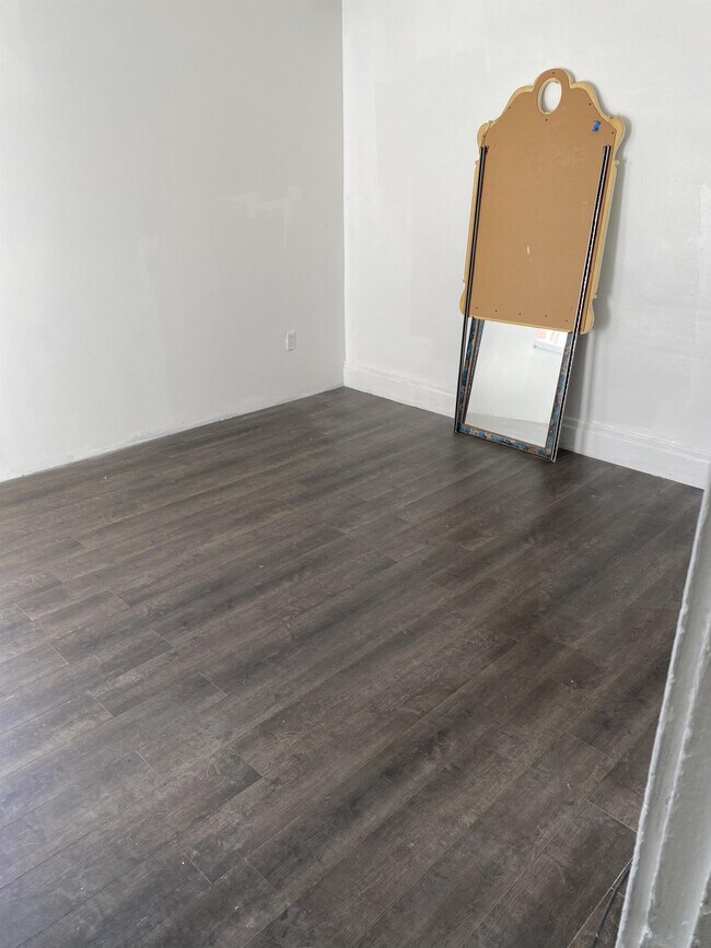 Building Photo - 304 Strawberry Way