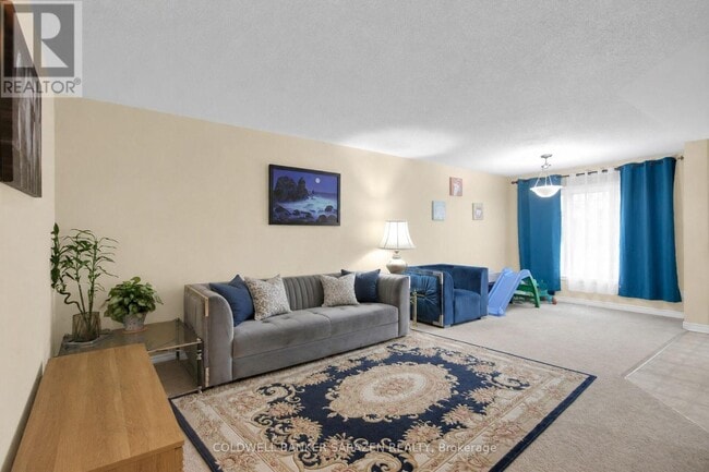 Building Photo - 364 Tourmaline Cres