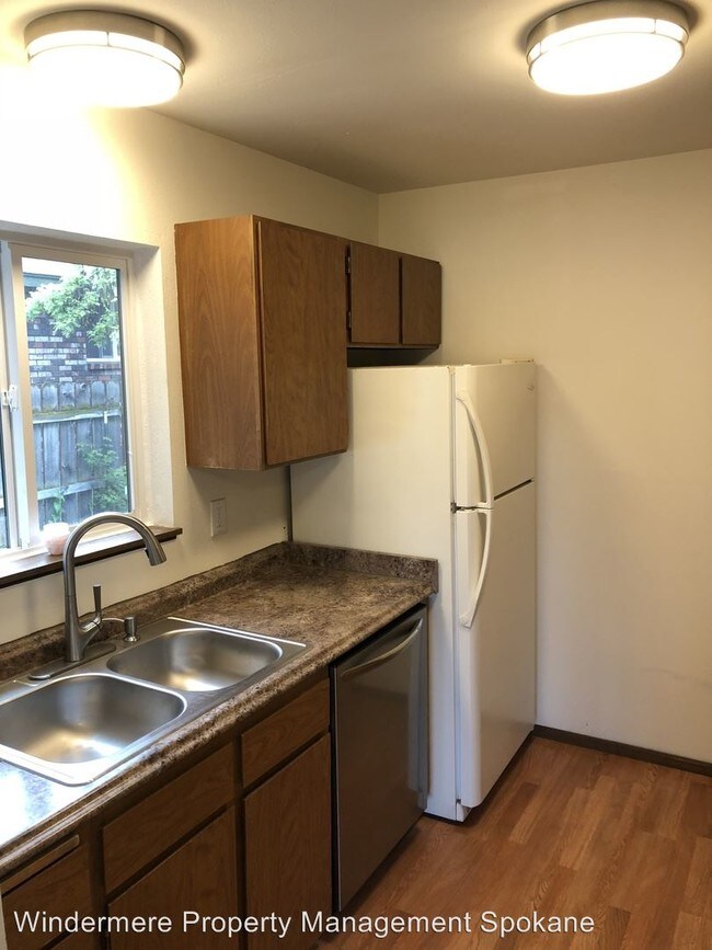 Foto del edificio - 1738-1738 E Everett Ave