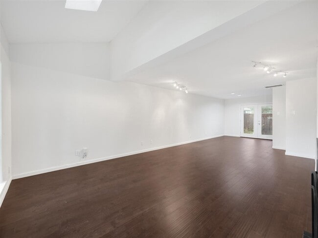 Building Photo - 7611 Woodthrush Dr