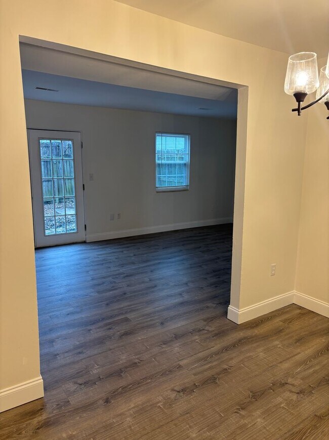 Foto del edificio - Pristine & Move-In Ready Townhome in Olde Forge!