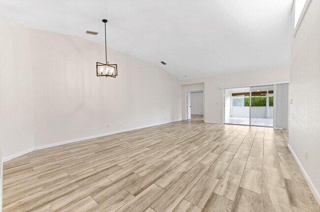 Foto del edificio - 5606 NW 109th Way