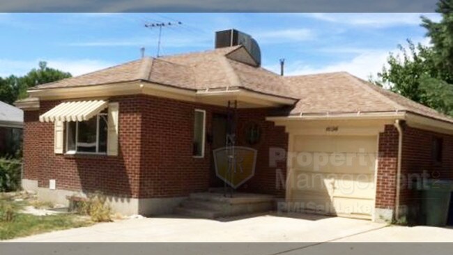 Building Photo - 1056 W Macfarland Dr