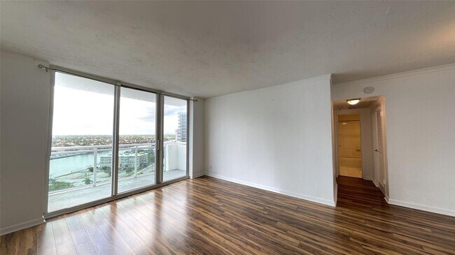Foto del edificio - 3001 S Ocean Dr