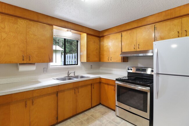 Foto del edificio - 2 Bed 1 Bath - Garage - Storage Shed - Pet Friendly - NAS Whidbey