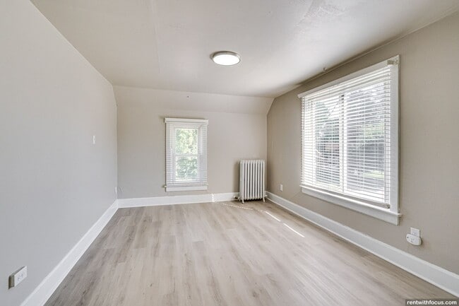Building Photo - 1111 Oviatt St