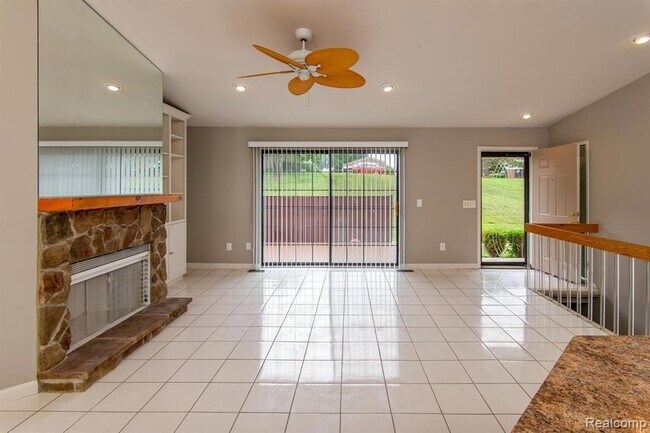 Building Photo - 31214 Country Bluff Unit 216