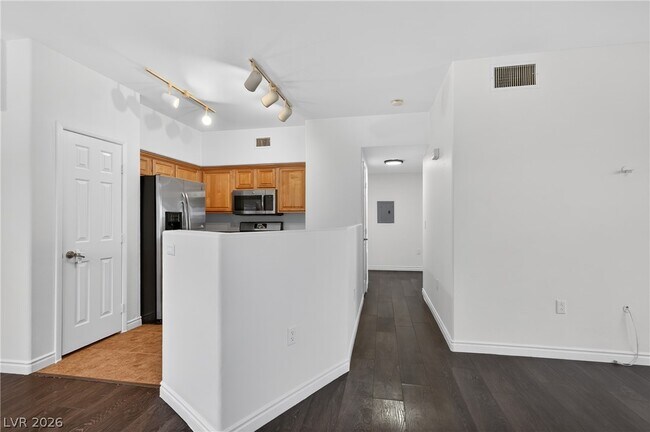 Building Photo - 9303 Gilcrease Ave