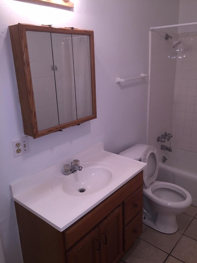 Building Photo - 1611 Riverside Dr