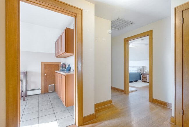 Foto del edificio - 302 S Brooks St