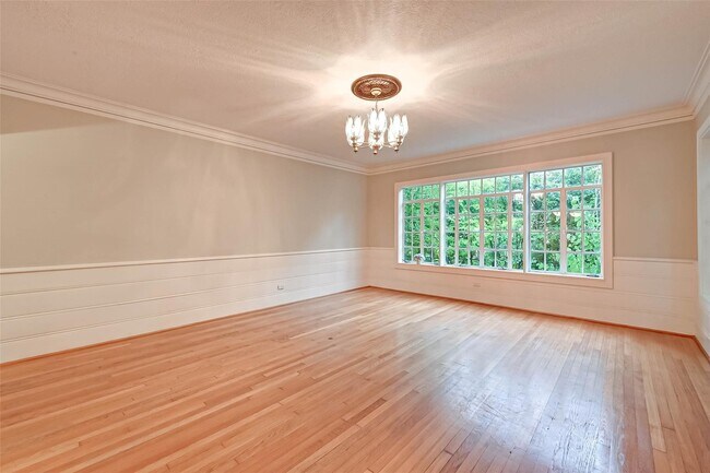 Foto del edificio - 4628 Roseneath Dr