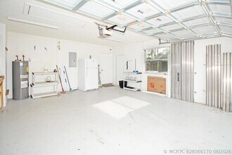 Building Photo - 896 Rose Ct
