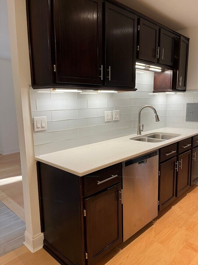 1810 Hemlock Pl Unit 202, Schaumburg, IL 60173 Condo for Rent in