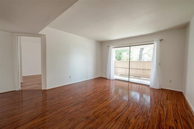 Building Photo - 8515 Hearth Dr