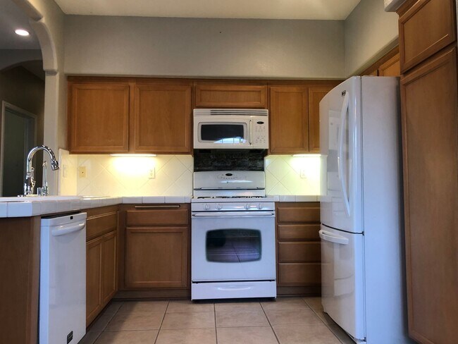 Building Photo - 610 Sunrise Dr