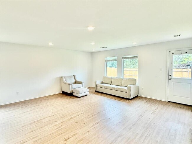 Building Photo - 3733 Palmetto Blf Dr