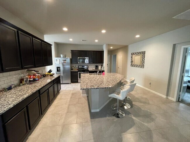 Foto del edificio - 3326 Sumac Dr