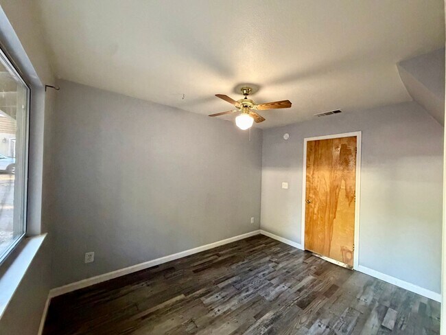 Building Photo - 3001 Polaris Ct
