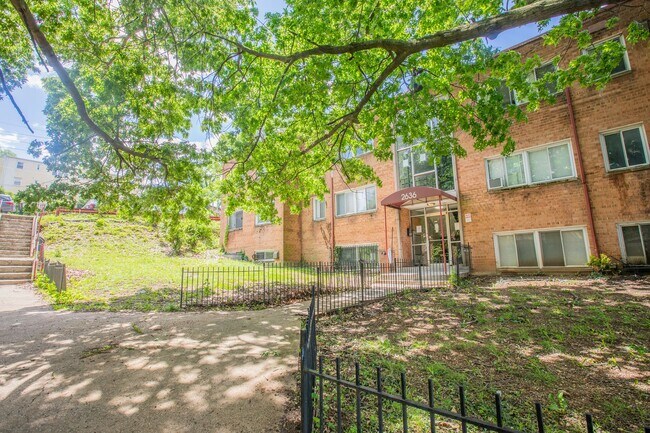 Foto del edificio - Charming 2 BR/1 BA Condo in Barry Farm!