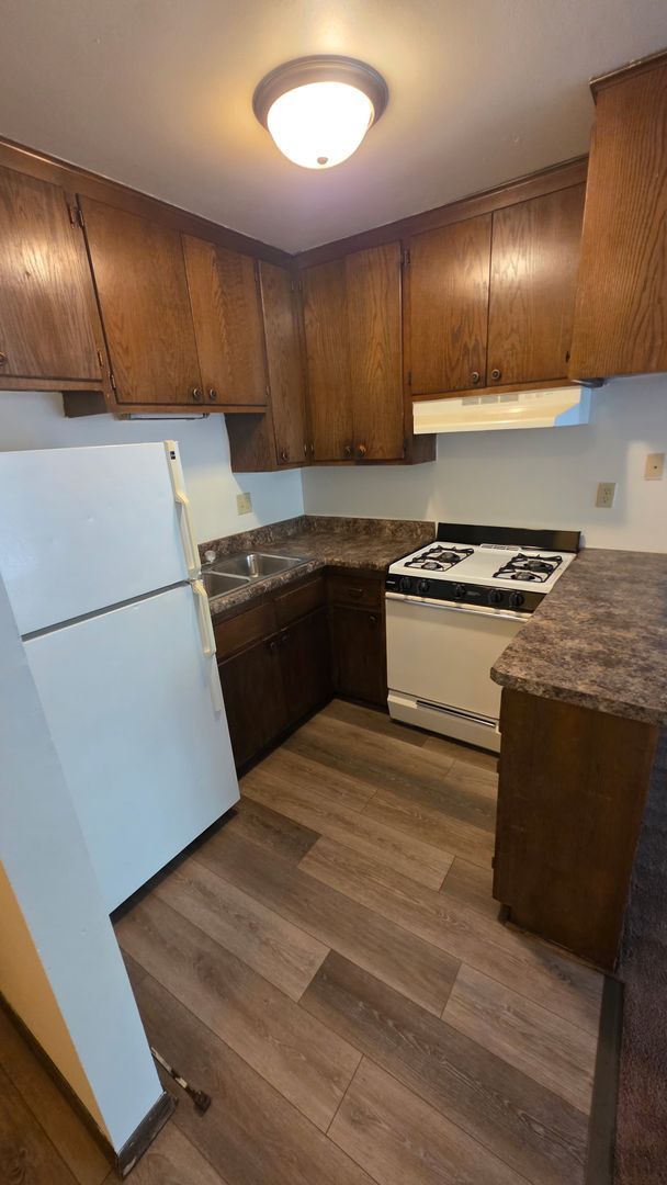 Foto del edificio - Lakeside Apartments - 1 Bedroom - Starting at $825.00