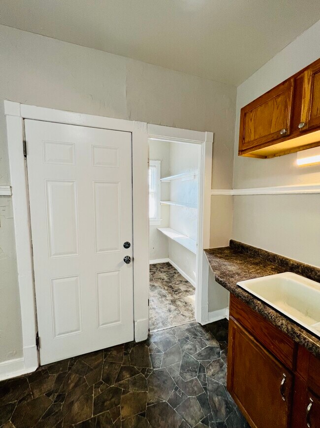 Kitchen pantry - 2627 N 37th St
