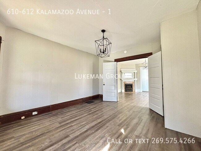 Foto del edificio - 610-612 Kalamazoo Avenue-1