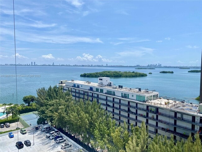 Foto del edificio - 780 NE 69th St