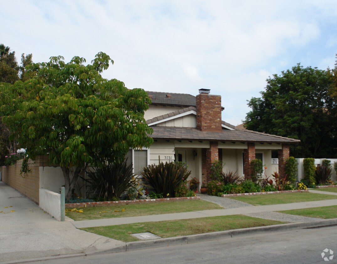 Foto del edificio - 3731-3739 Howard Ave