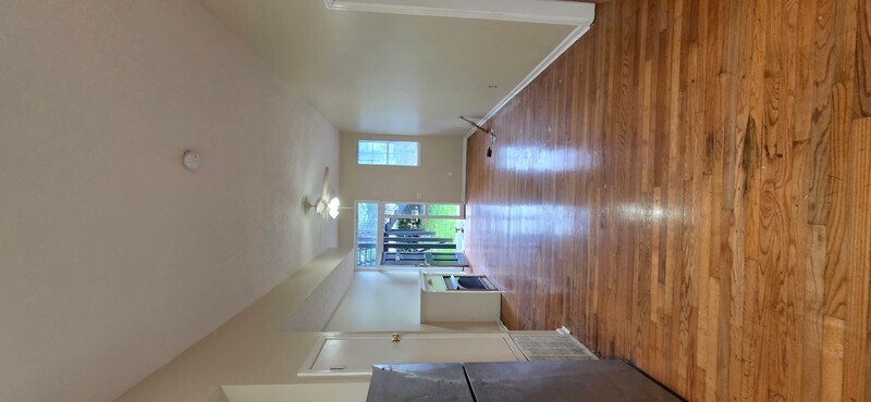 Foto del edificio - 2642 E 3rd St