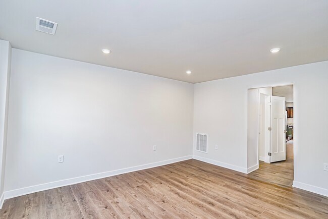 Building Photo - 513 Roan Creek Trl