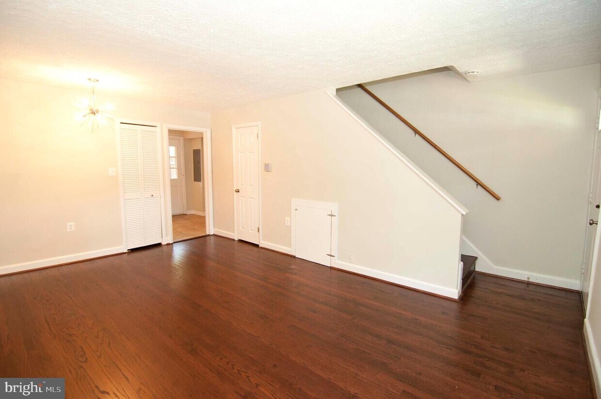 Primary Photo - 110 S Virginia Ave