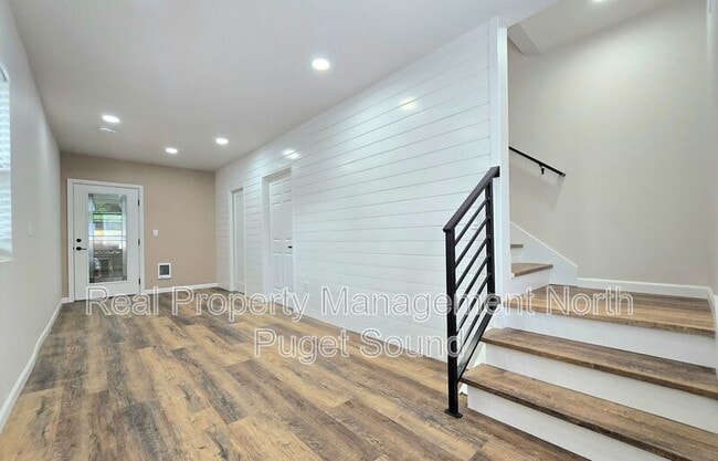 Building Photo - 19122 3rd Dr SE