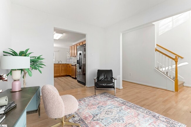 Foto del edificio - 301 Carnahan Dr