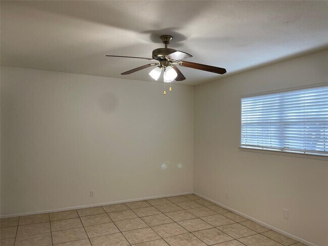 Foto del edificio - 21013 Highland Lake Dr