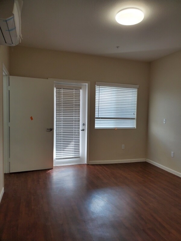 Foto del edificio - 2203 E 8th St