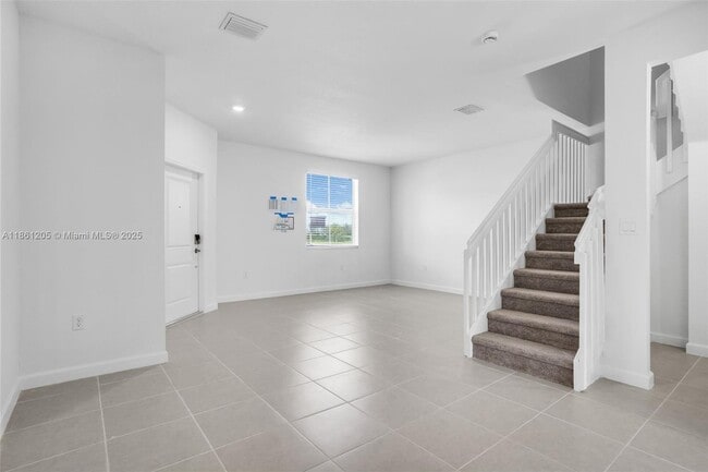 Foto del edificio - 2664 SE 28th St