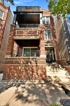 Building Photo - 846 N Hoyne Ave