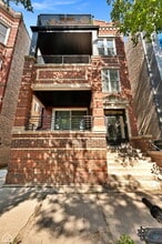 Building Photo - 846 N Hoyne Ave