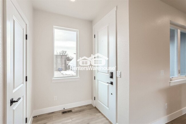 Building Photo - 1347 Baker St