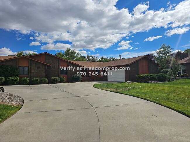 Foto del edificio - Fabulous Location Near Horizon & Dr St Mar...