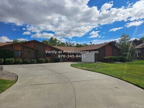 Building Photo - 2703 Crossroads Blvd