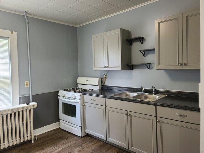 Building Photo - 1023 Brusselles St