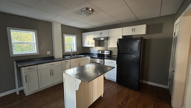 Foto del edificio - Newly updated, bright and spacious 2 bed/1...