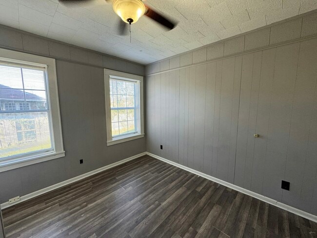Building Photo - 207 E Court St