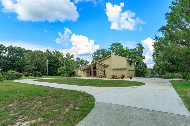 Building Photo - Serene Country Living with Lake Views on 1...