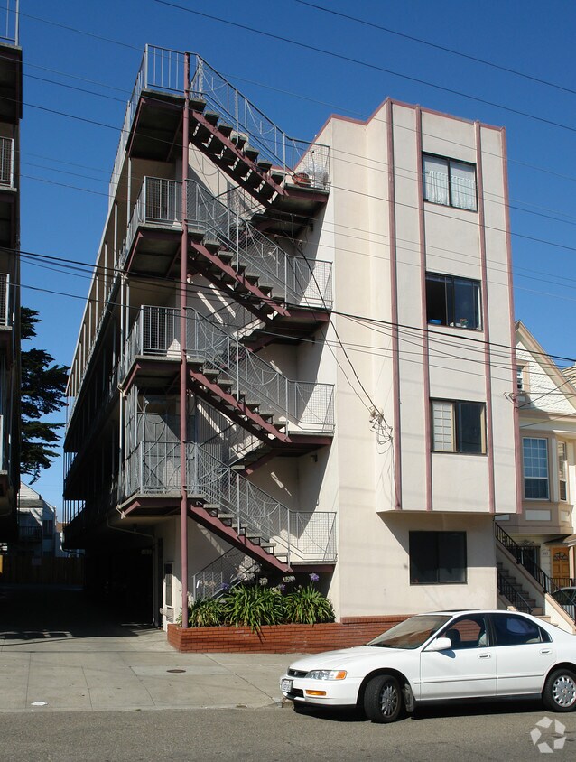 Building Photo - 465 10th Ave
