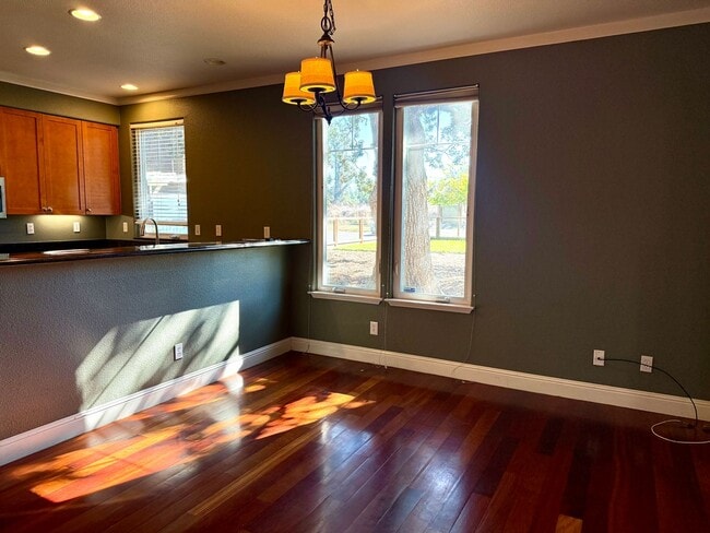 Building Photo - Welcome to this beautiful 3 bedroom, 2.5 bathroom home located in Cotati!