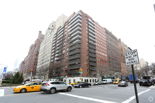 Primary Photo - 750 Park Ave