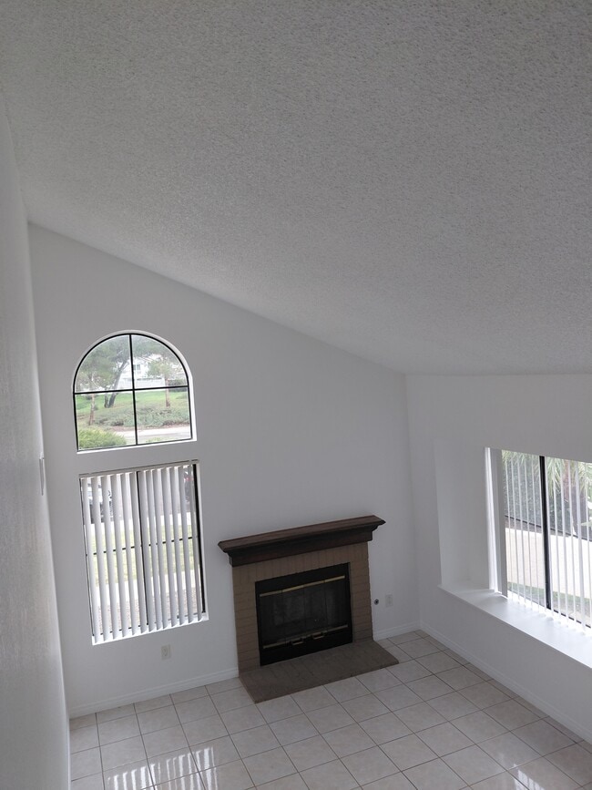 Building Photo - 2331 Conway Dr