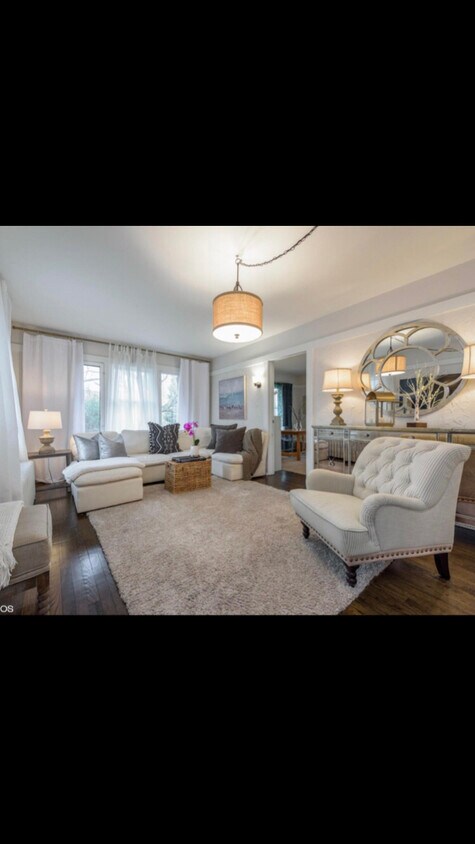 Living Room - 1114 Lake Shore Blvd